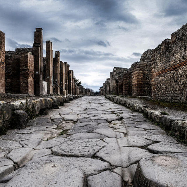 Жена върна откраднати артефакти от Помпей – донесли ѝ проклятие
