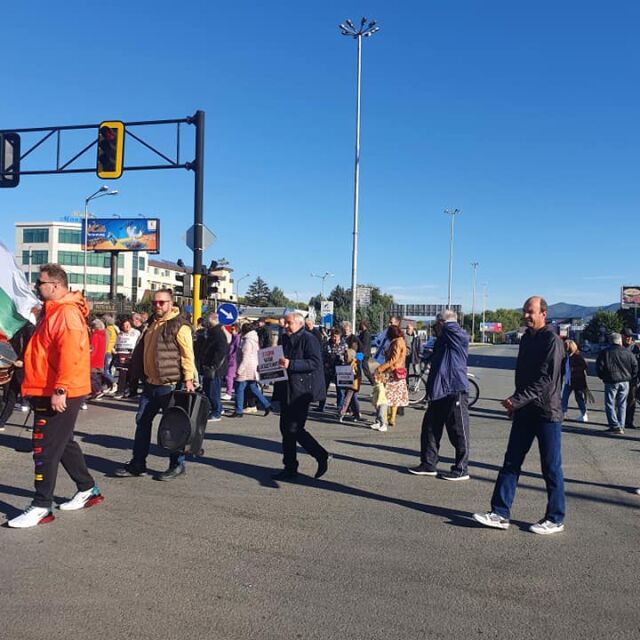 Жители на "Горубляне" блокираха бул. "Цариградско шосе" в знак на протест 