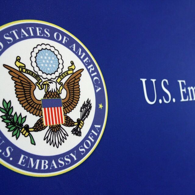 Изолация в посолството на САЩ у нас заради положителния тест за COVID-19 на премиера