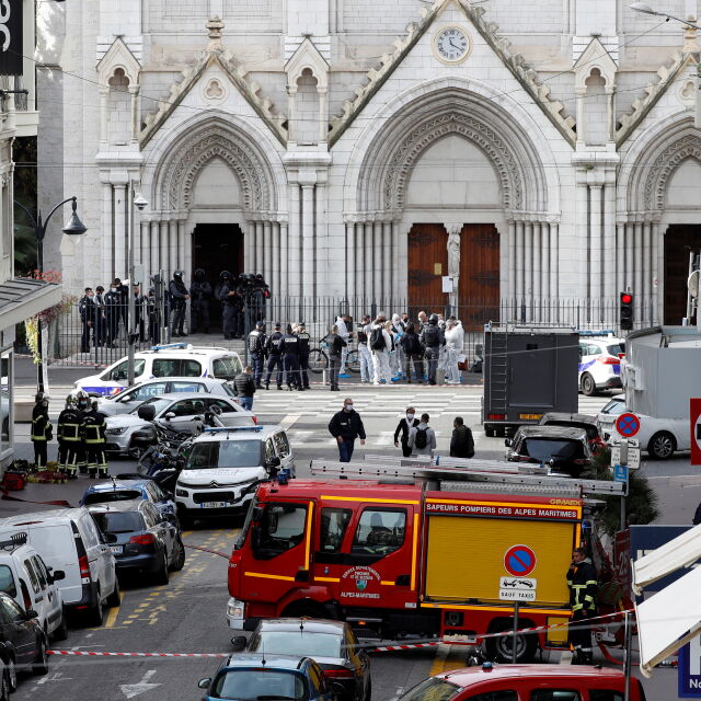 Терор в Ница: Трима убити при нападение с нож в църква (СНИМКИ и ВИДЕО)
