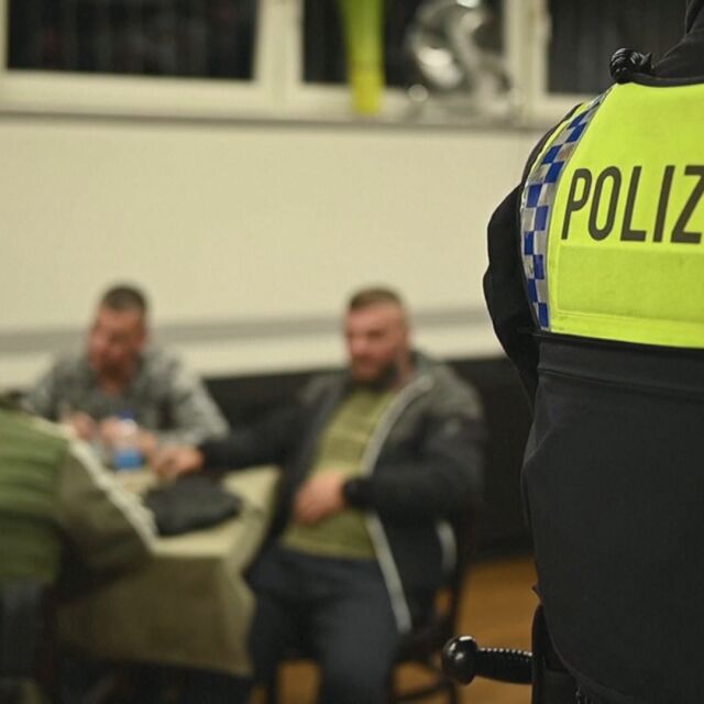 От понеделник: Поне месец карантина в Германия