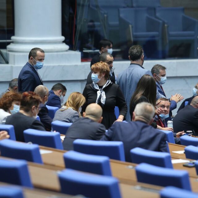 Депутатите одобриха нов гратисен период за подмяна на лични документи