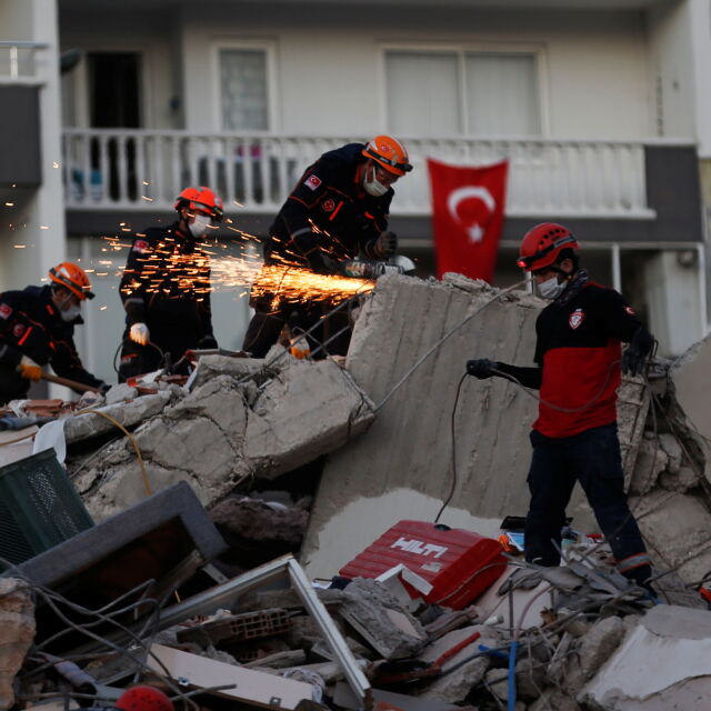 Жертвите на земетресението в Егейско море са най-малко 26