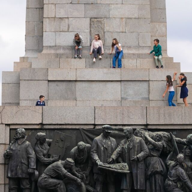 Паметникът на съветската армия в София е опасен, отпускат 390 000 лв. за ремонт