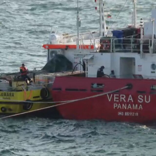 Моряците на „Вера Су“ отказаха да слязат, страх ги е да не бъдат депортирани в Турция