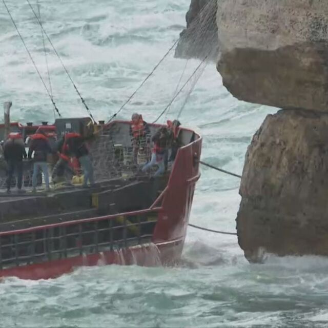 Започна евакуацията на екипажа на кораба „Вера Су“ 
