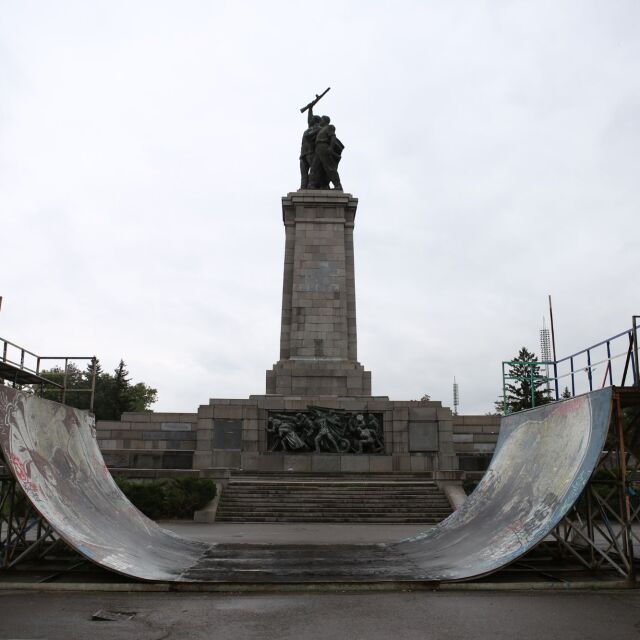Правителството с решение по казуса с Паметника на Съветската армия