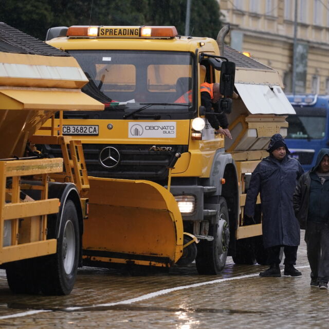 Протест на пътните строители блокира центъра на София