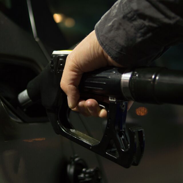 Цените на горивата: Най-масовият А-95 поскъпна със 6 стотинки за месец 