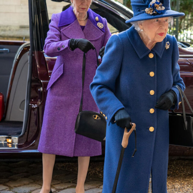Кралица Елизабет Втора влезе в болница за кратко