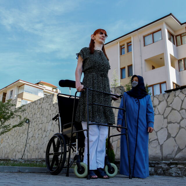 Туркинята Рюмейса Гелги e най-високата жена в света