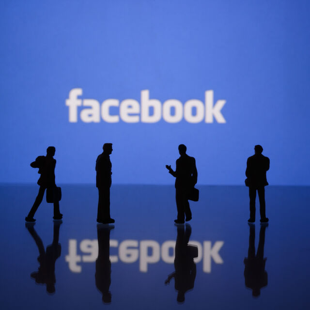 Русия блокира достъпа до „Фейсбук“