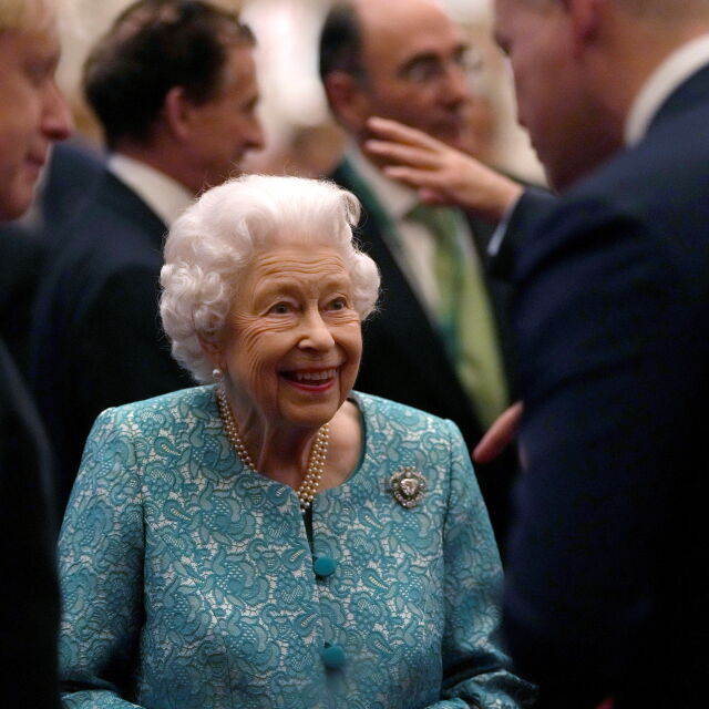 Британската кралица Елизабет II е прекарала една нощ в болница