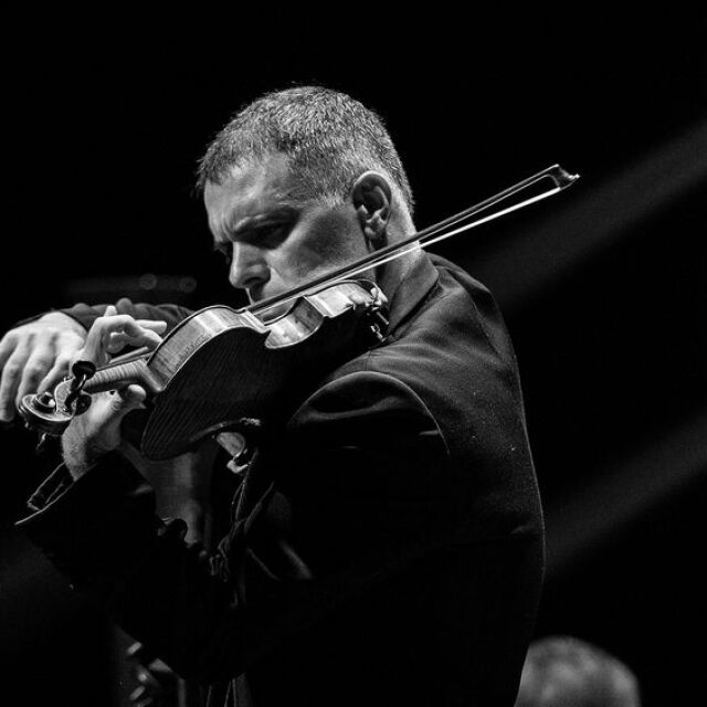 Да свириш по най-тънката струна в душата – Васко Василев (СНИМКИ+ВИДЕО)