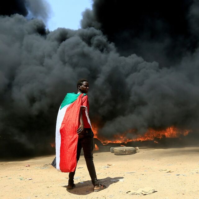 Сблъсъци в Судан: Военните арестуваха премиера, гражданите протестират