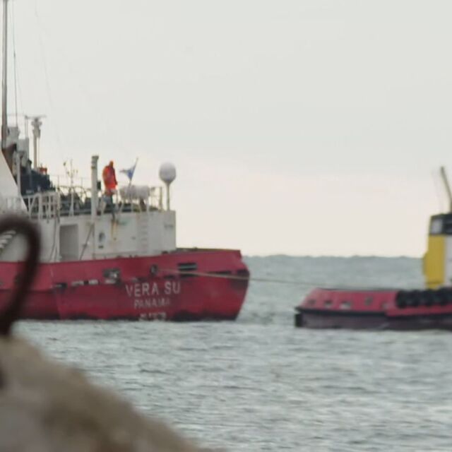 Развръзката: Корабът „Вера Су“ вече е във Варна