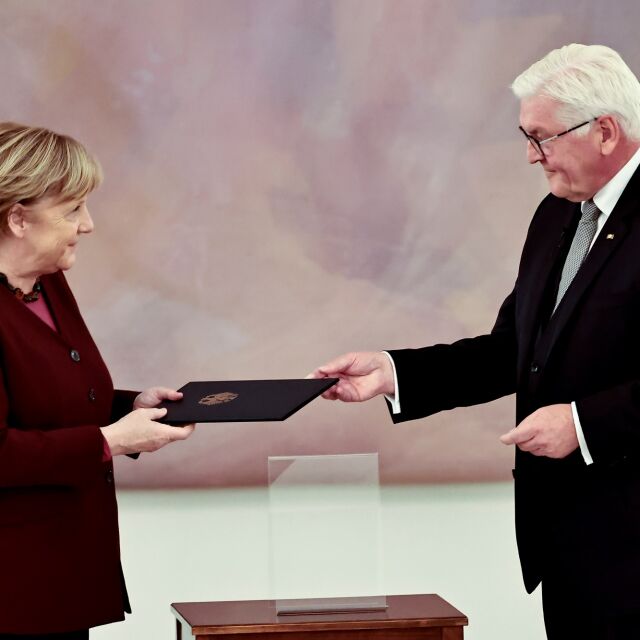 Краят на ерата „Меркел“: Бундестагът освободи официално канцлера от поста