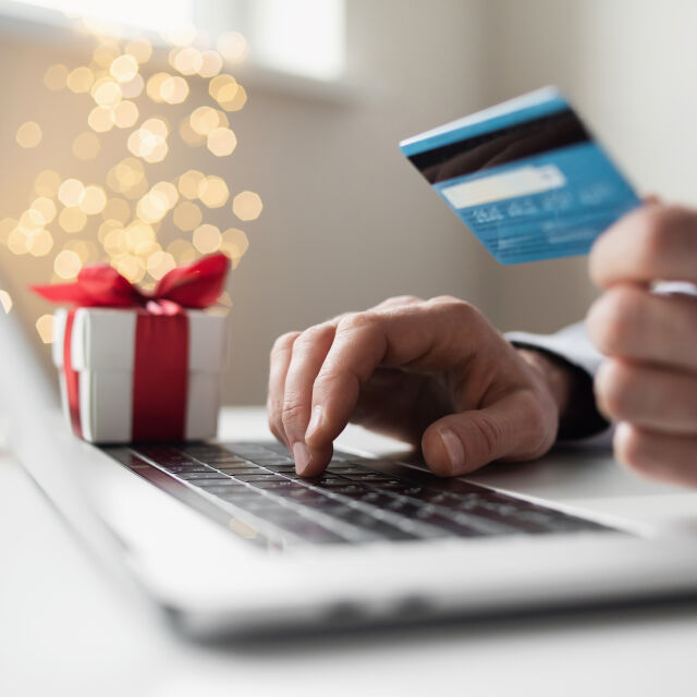 Експерти съветват: Как да пазаруваме най-разумно онлайн преди празниците?