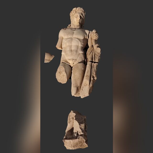 Откриха статуя на Херкулес на близо 2000 години в Гърция (СНИМКИ)