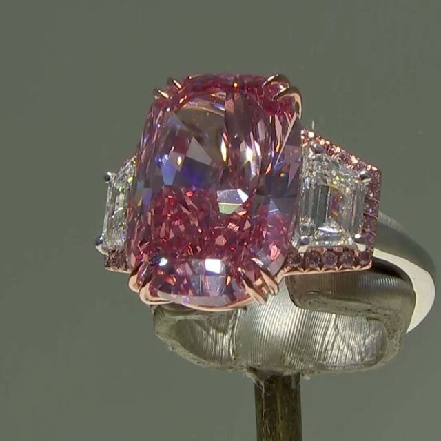 Рядък розов диамант ще бъде продаден за 20 млн. паунда