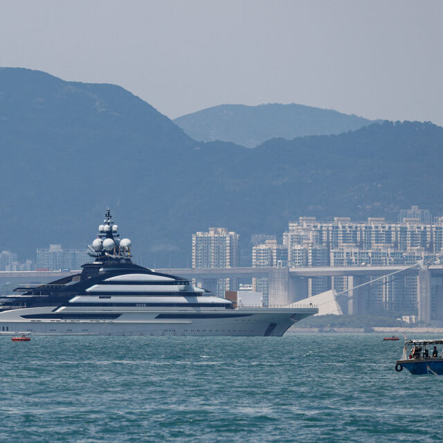 Неконфискувана руска яхта за 500 млн. долара акостира в Хонг Конг (ВИДЕО)