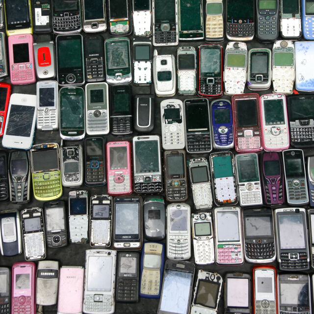 Електронното бунище: 5,3 млрд. мобилни телефони ще бъдат изхвърлени само през 2022 г.