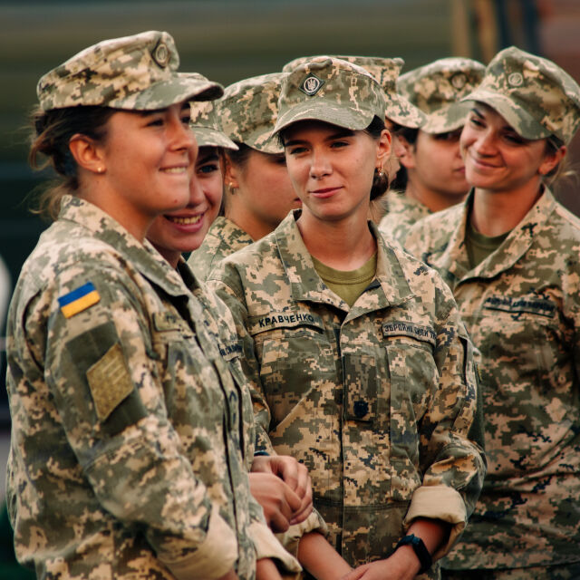 Колко жени служат в украинската армия?