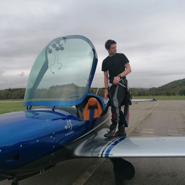 Български пилот подобри рекорд на Гинес с ултралек самолет