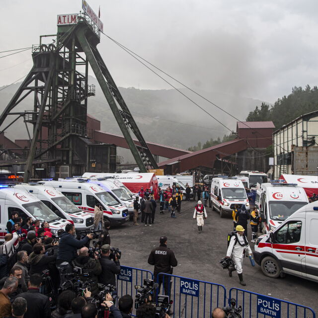 Петима души остават в критично състояние след взрива в турска мина