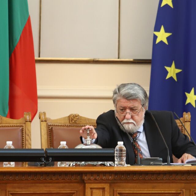 През трите напрегнати дни: Крилатите фрази на Вежди Рашидов в парламента (ВИДЕО)