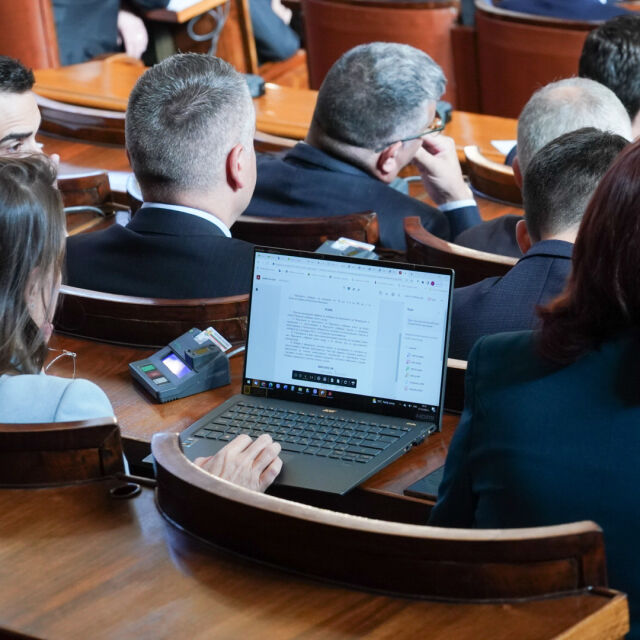 Депутатите гласуват да изпращаме ли военна помощ за Украйна 