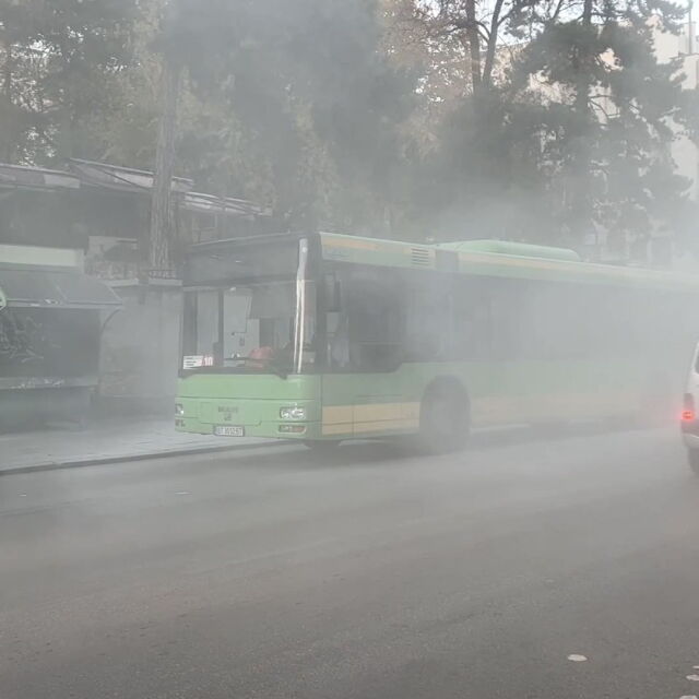 Автобус на градския транспорт във Велико Търново се запали в движение