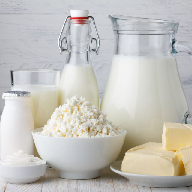 От мандрата до магазина: С колко са поскъпнали млечните продукти?