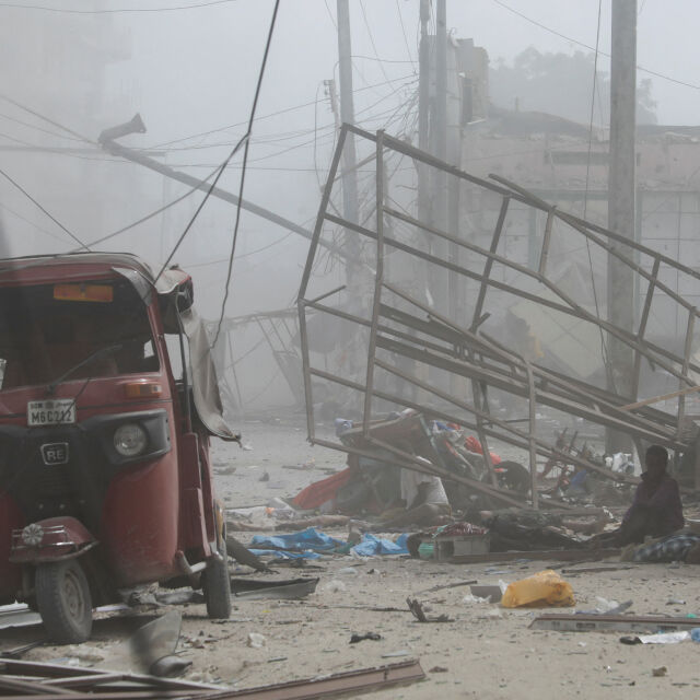 Над 100 загинали при атентат с кола бомба в Сомалия