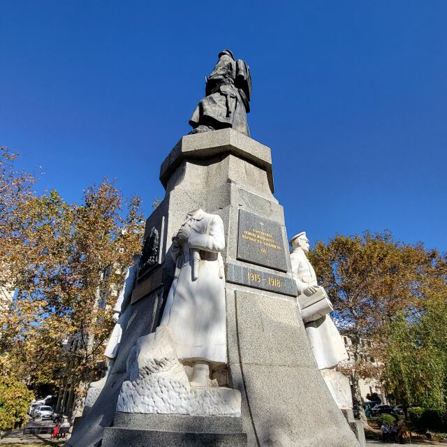 Без главата на един от войниците осъмна Паметникът на Незнайния воин в Хасково 