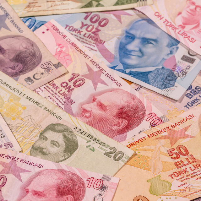 В деня след изборите: Турската лира отбеляза рекорден спад
