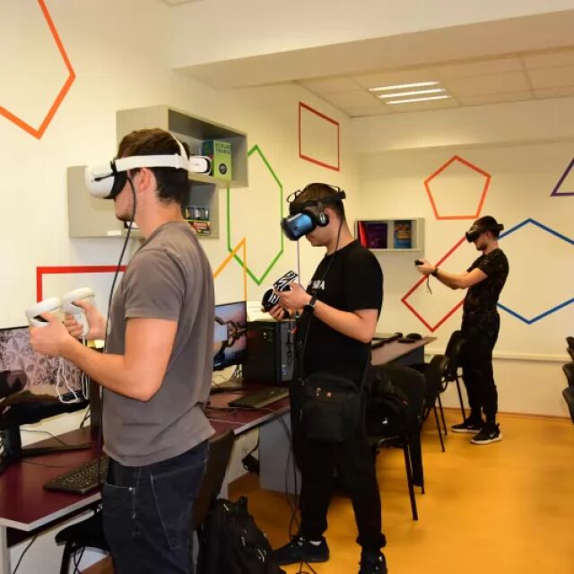  Лаборатория по ИИ и виртуална действителност отвори порти за пръв път в български университет 