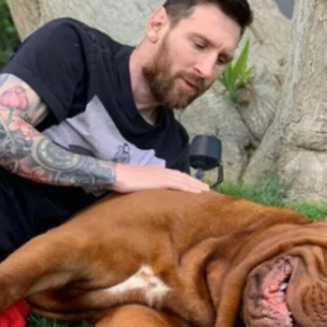 Меси е оставил кучето си в Барселона (ВИДЕО)