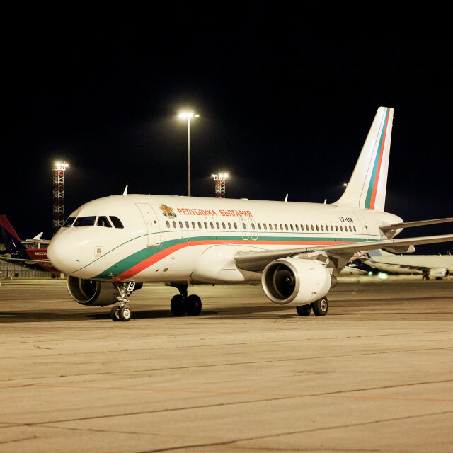 Правителственият самолет върна в София втора група българи от Израел