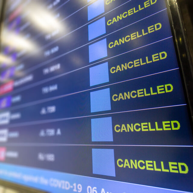  Блокирани на летището: Българи чакат полет повече от 10 часа в Барселона 