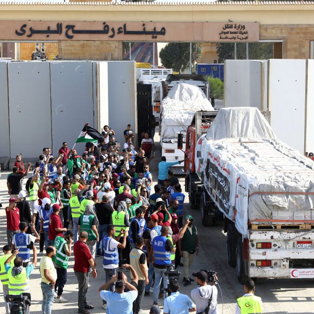Един от камионите с помощи за Газа е доставил ковчези