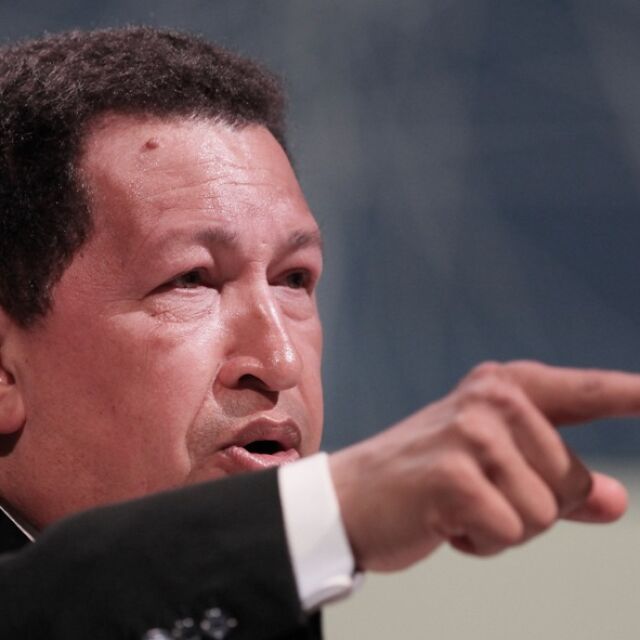 Шон Пен и Оливър Стоун отдадоха почит към Уго Чавес