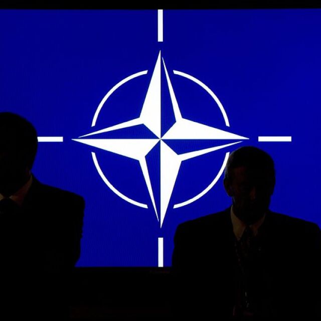 Русия сравни разполагането на военна техника по границата на НАТО със Студената война