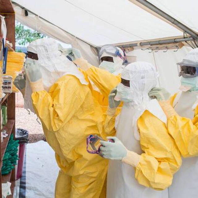 Епидемията от ебола заплашва целия свят, обявиха здравни експерти
