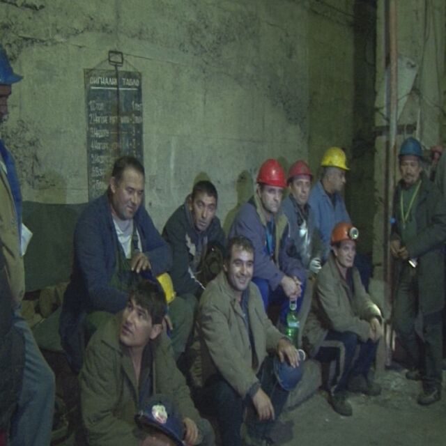След 13 часа под земята миньорите от мина „Черно море” ще получат заплати