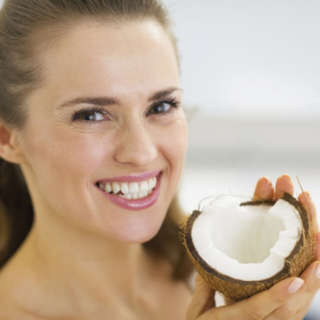 Защо кокосът е редно да бъде любимият ни плод