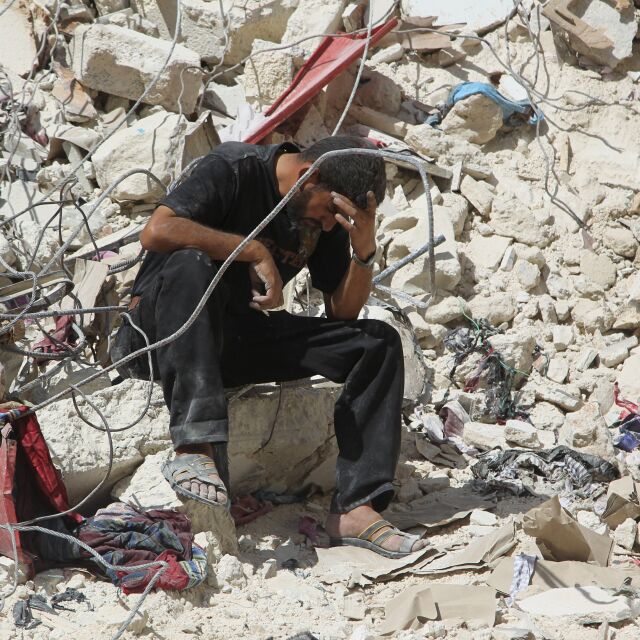 Най-малко 13 загинаха при въздушен удар, поразил болница в Сирия 