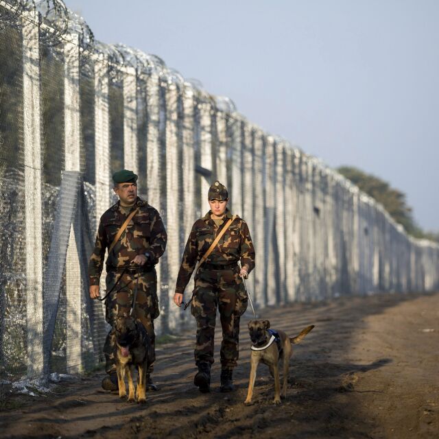 Унгария вдига ограда и по границата с Хърватия 