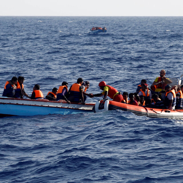 80 мигранти изчезнаха край бреговете на Тунис