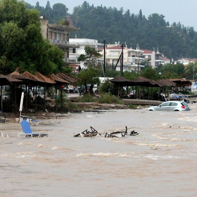 Волос отново е под вода: Циклонът „Елиас“ предизвика наводнения в Гърция